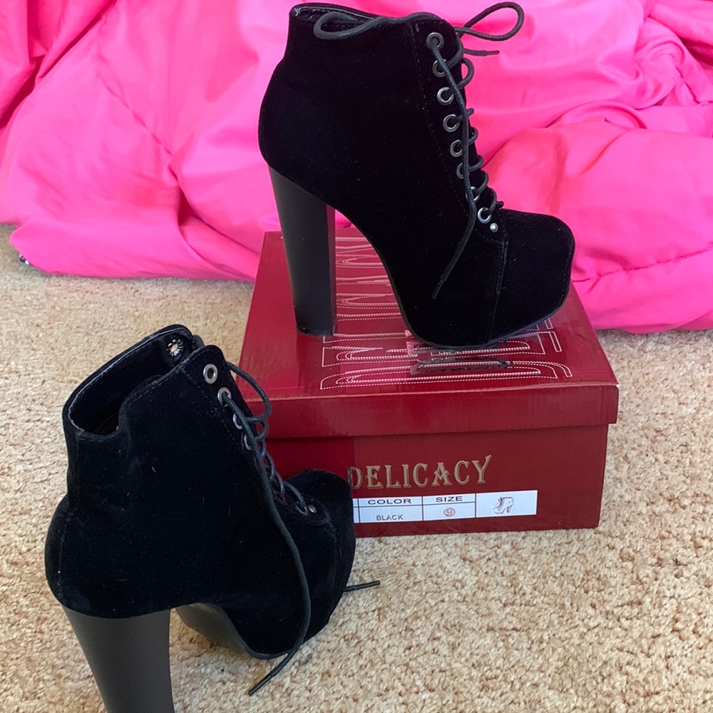 Velvet heel shoe